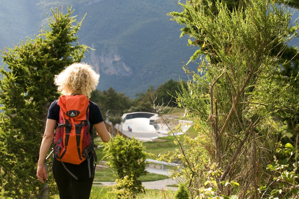 2009 Pyr hiking back with pool - Kopi