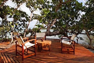 Vue_sur_le_lagon_de_la_terrasse_du_bar_lEscale_ecolodge_les_lemuriens_neorizons